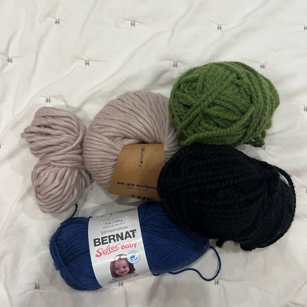 Bundles of yarn: select whatever you want and make an offer